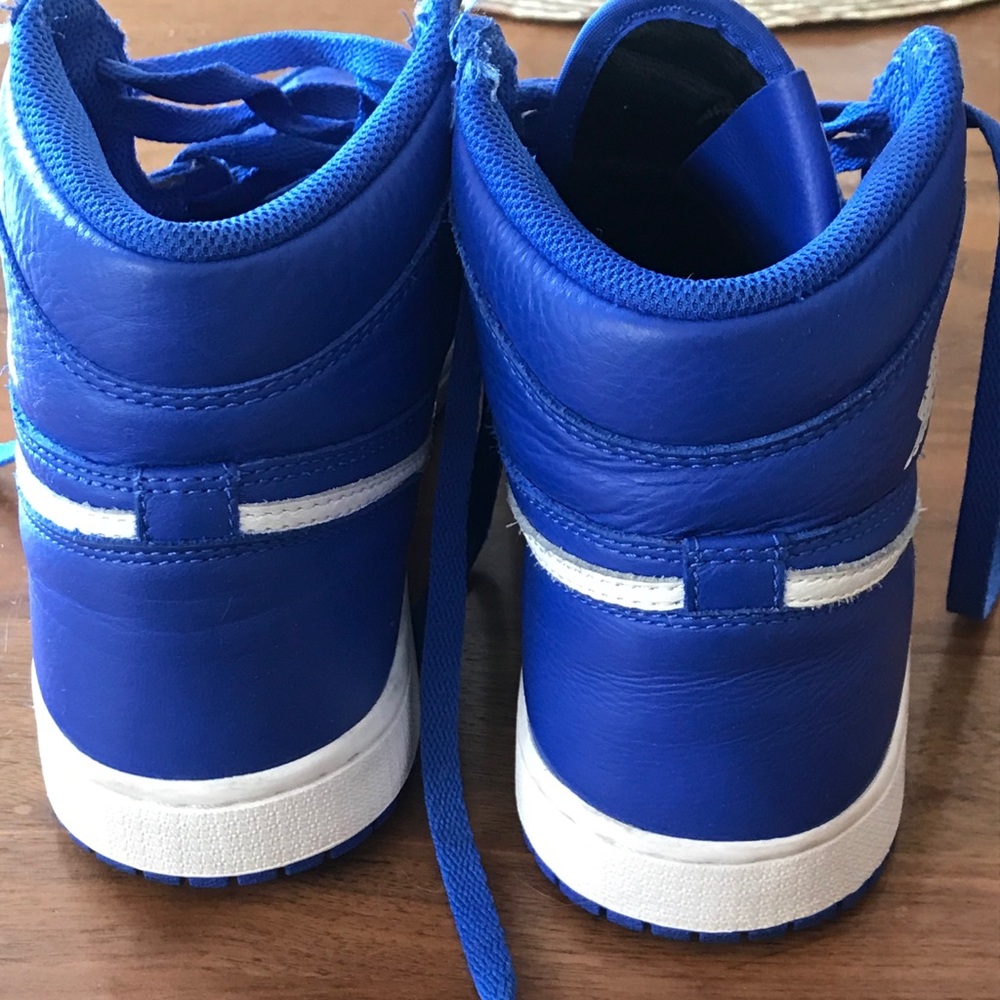 Air Jordan 1 Retro High Hyper Royal